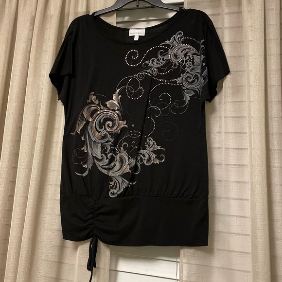 🖤🌀 Fashion Bug Top w/Sparkly Swirl Design 🌀🖤 - Picture 1 of 7